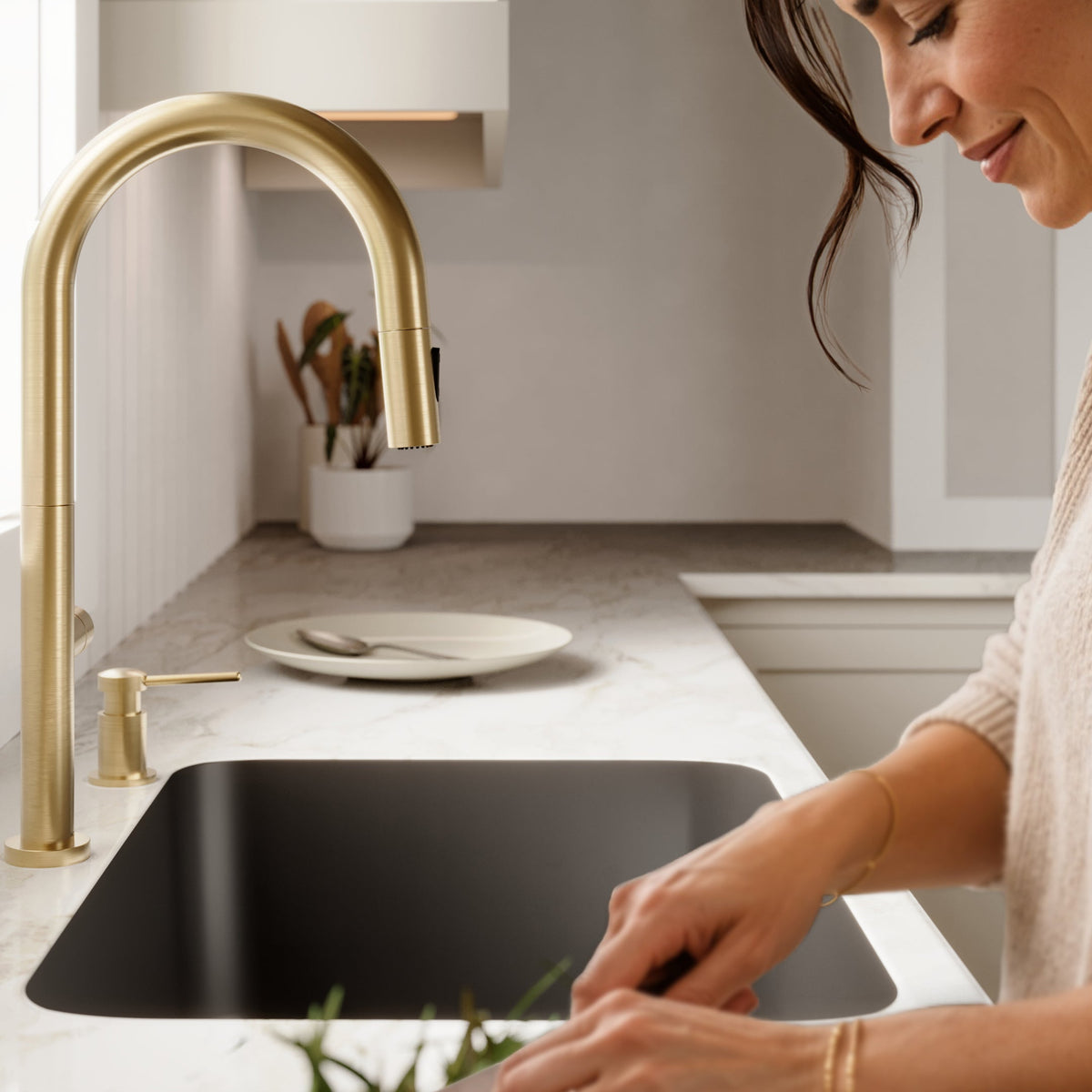 24-1/8" Seamless Undermount Single Bowl Quartz Composite Kitchen Sink In Black